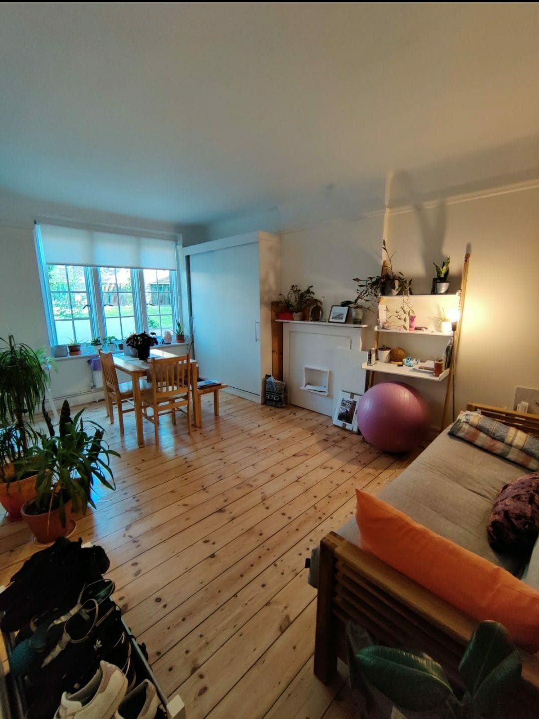 Top Airbnb: Large studio, great location! in Queen's Park