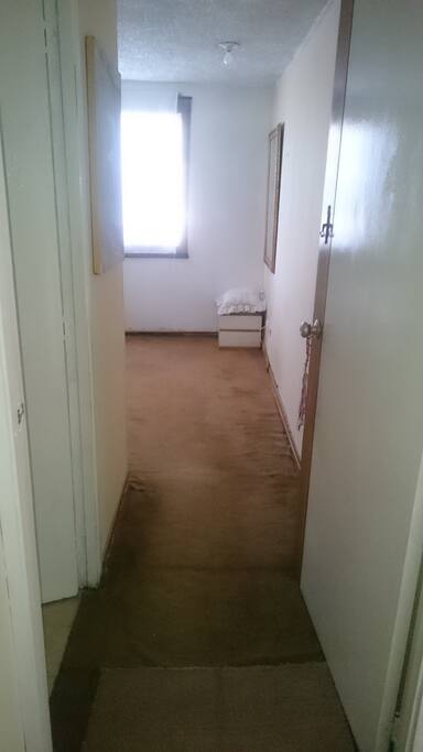 Esa es la entrada a tu habitación, no tienes restricción de horario de entrada.