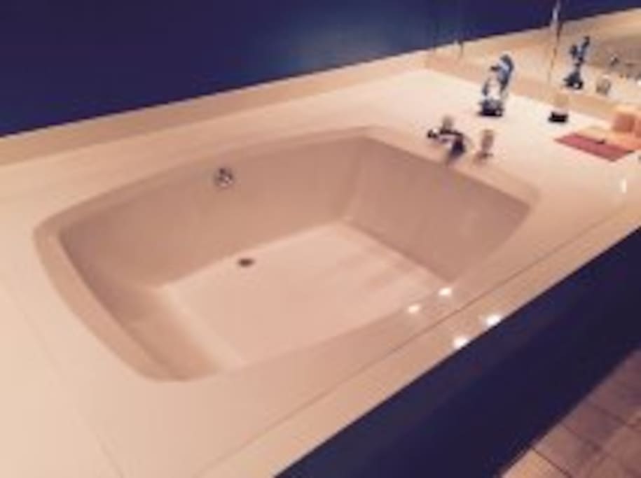 down stairs master tub