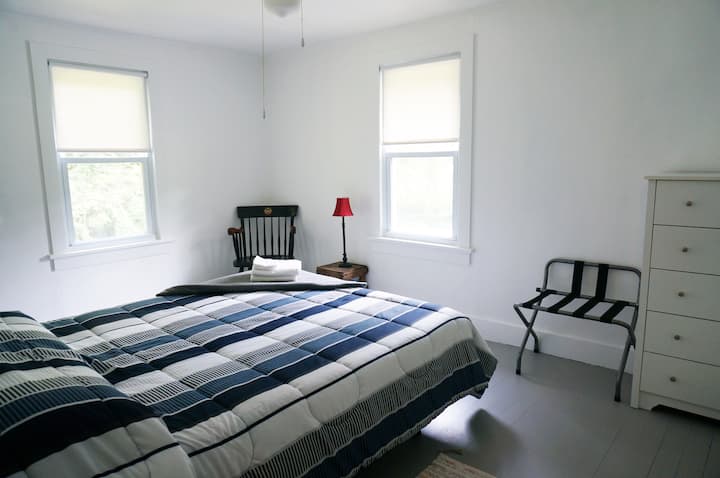 04号卧室，标准双人床