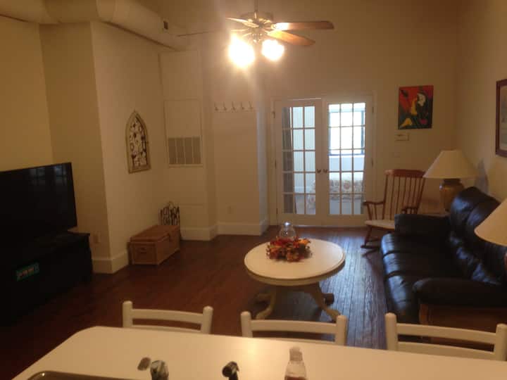 Loft Apt B at N. Front St! Apartments for Rent in Wilmington, North
