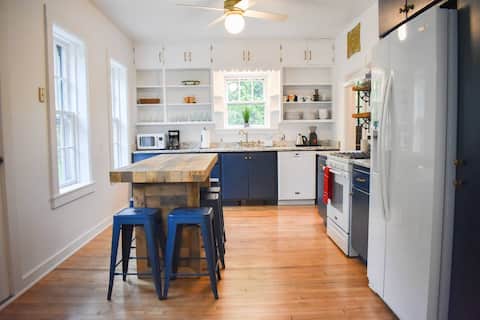 Lakeview Cottage in Downtown Baileys Harbor