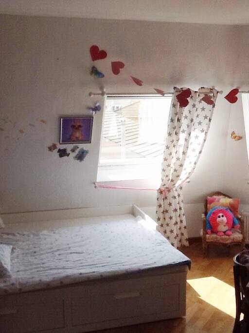 Chambre lumineuse et spacieuse