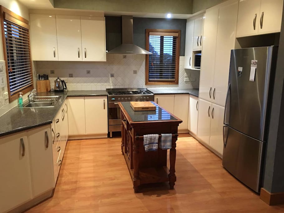Gourmet Kitchen with plenty of modern appliances