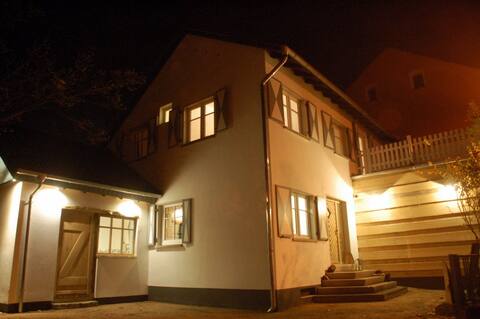 Design Cottage am Rhein-Kleine Villa im Pfuhl