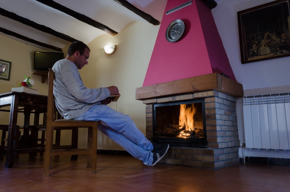 带壁炉的餐厅，在壁炉前阅读，非常愉快……