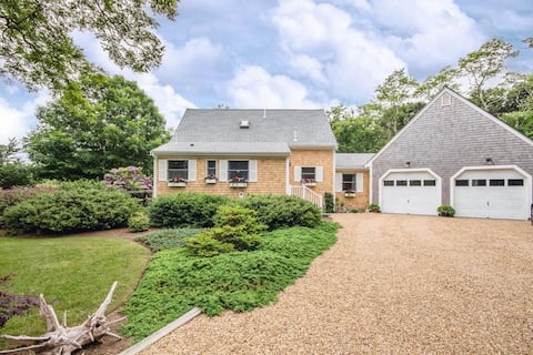 Walk to town - Beautiful Edgartown home