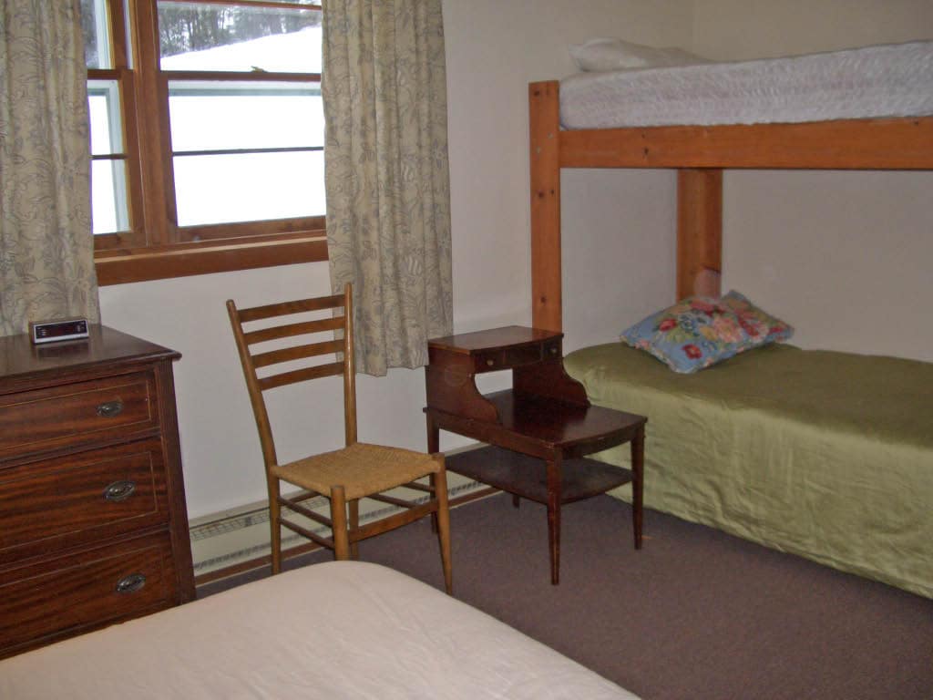 Dormitorio #2 - 2 individuales (litera) y 1 doble