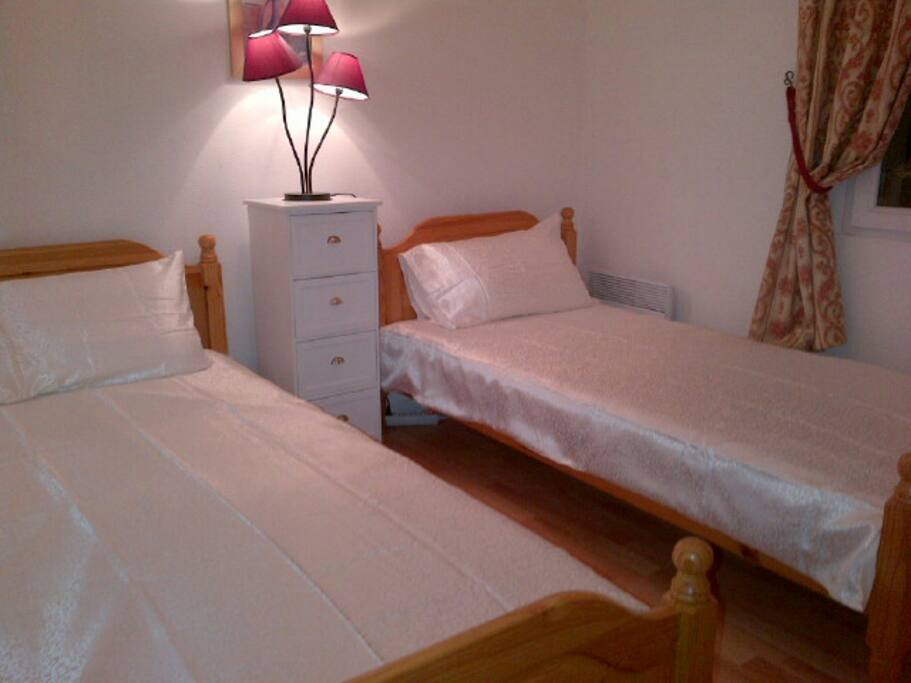Twin bedroom