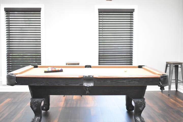 Full Duplex 6bed/4bath/4 car gar gallery image 5