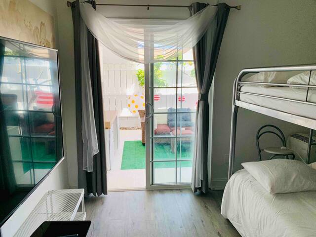 Private Entry 2 beds 1 bath kitchen & private deck