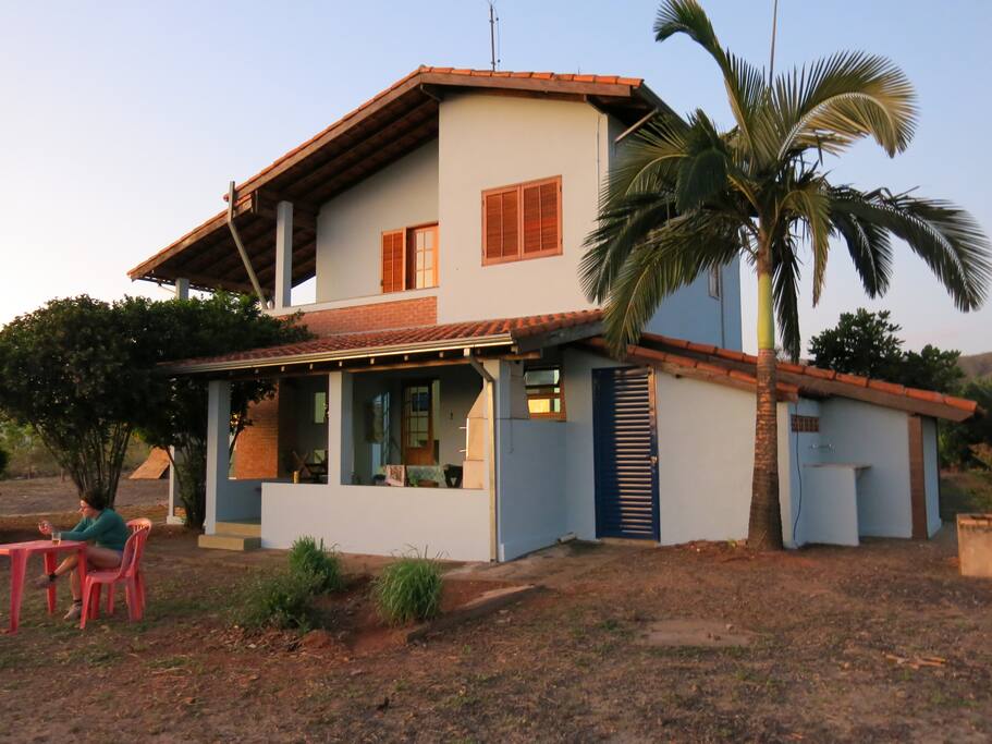 Casa dois andares, em área de 1 alqueire de terra.