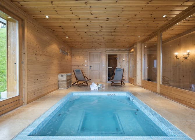 Luxury Swiss Chalet 50m from Piste