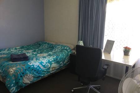 Rm2-Beautiful, convenient and quiet room for two
