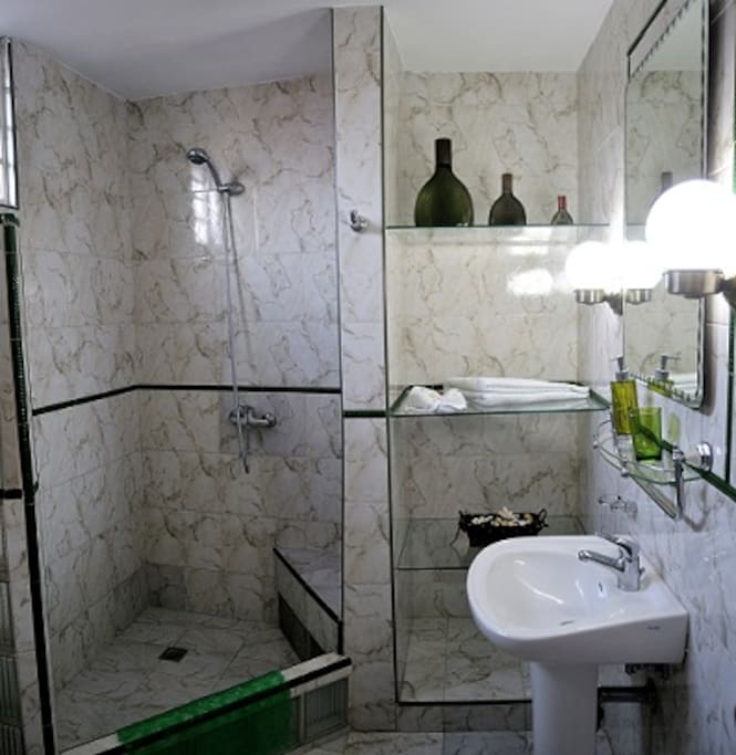 Baño privado primera habitacion,