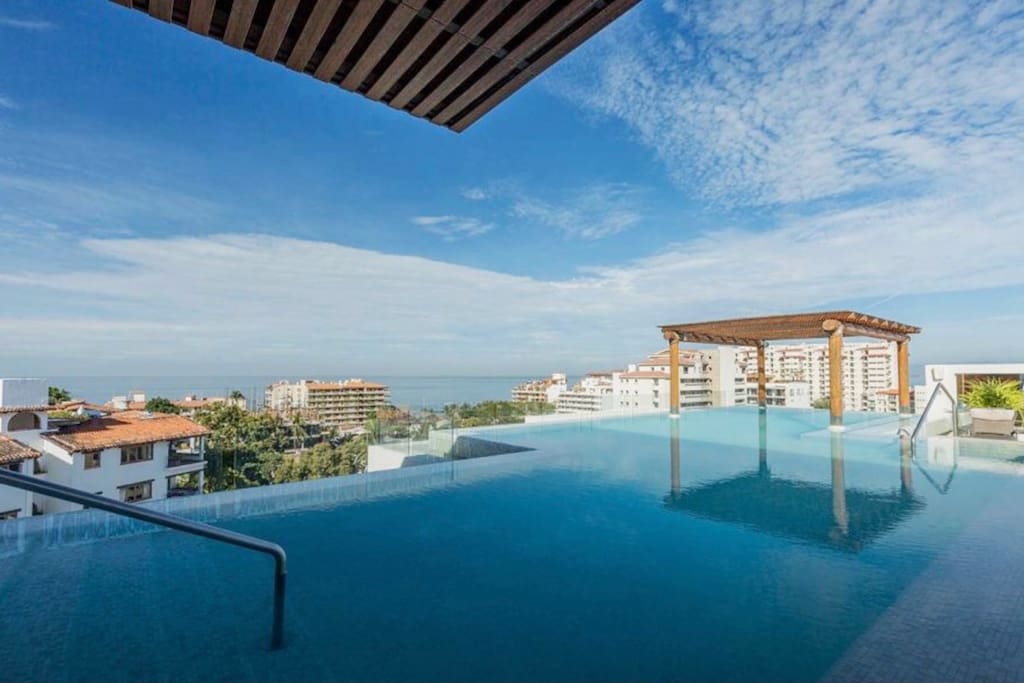 Roof top Infinity Pool