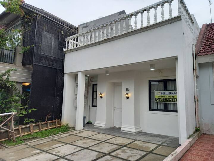Sentul City Villa with Rooftop Houses for Rent in Kecamatan Babakan