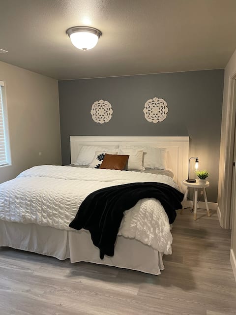 2 bed 2 bath- sleeps 4