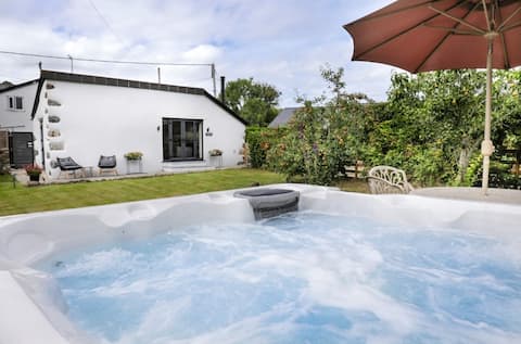 Luxury North Wales Cottage - Private Hot Tub