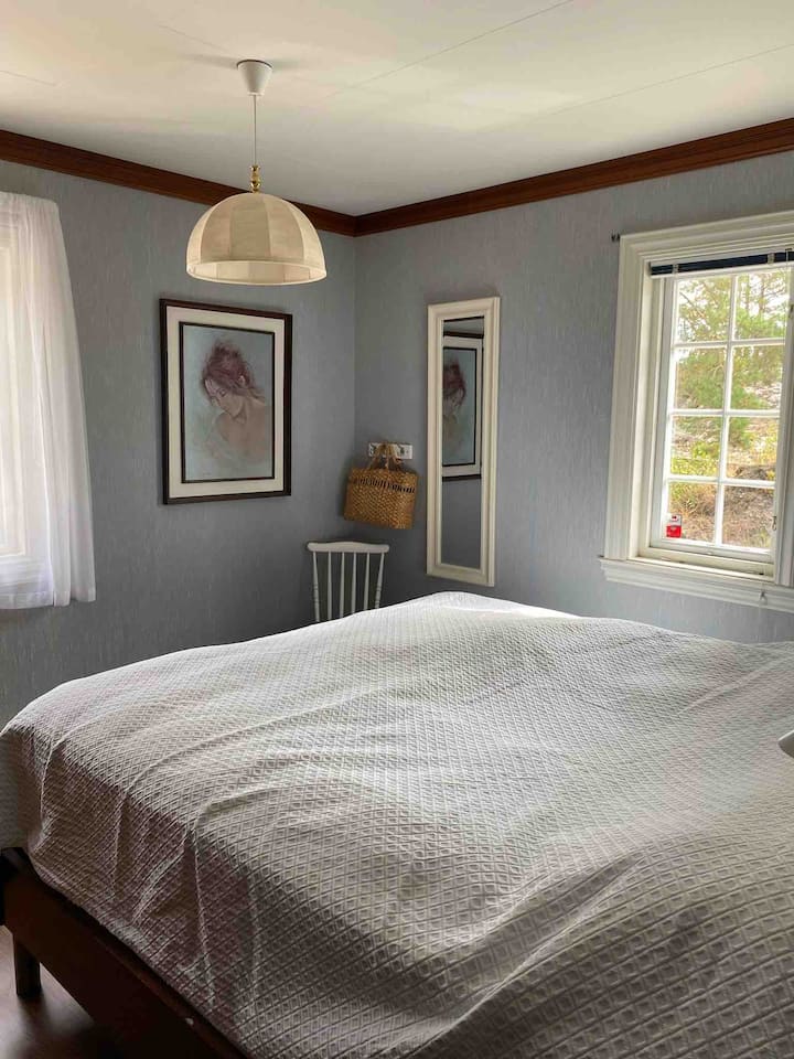 Dormitorio principal. La cama es de 180 x 200.