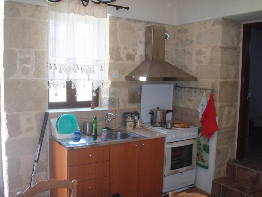πλήρως εξοπλισμένη κουζίνα.