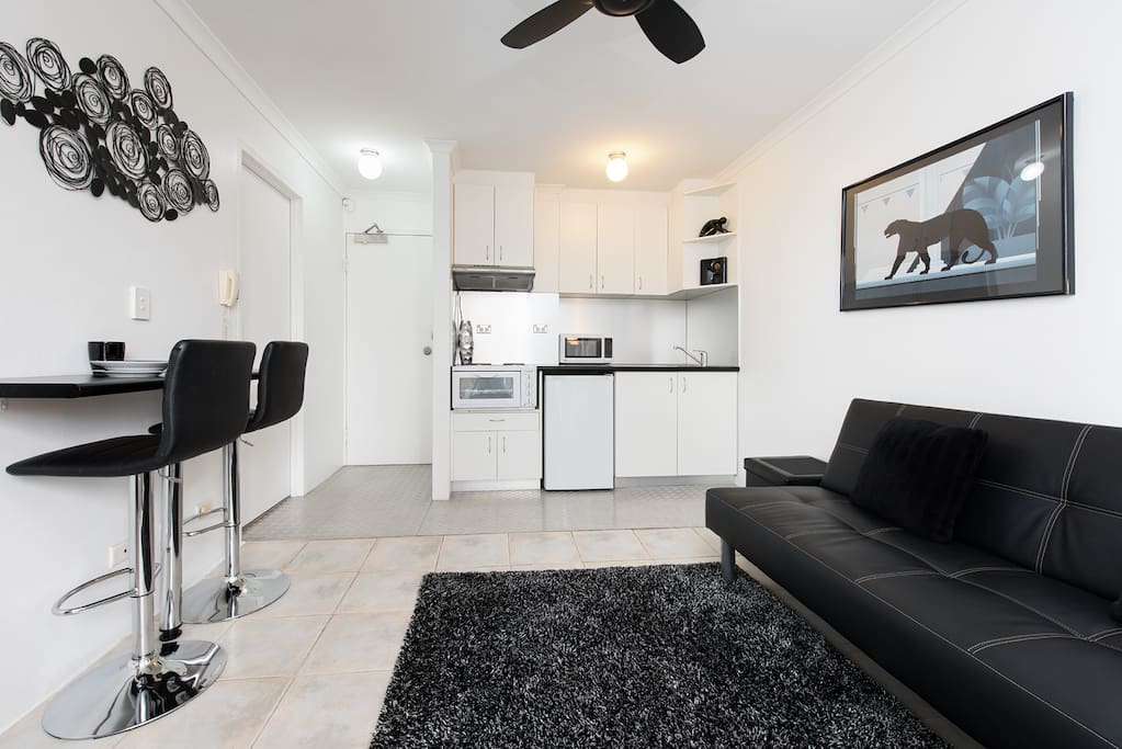 Breakfast Bar & Open Plan area