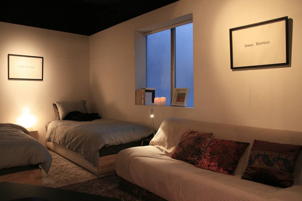 Bed space at night
(Three beds version)