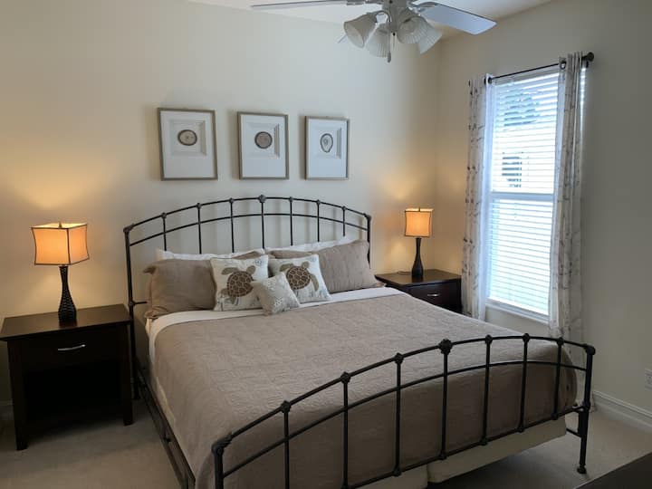 Kitanda aina ya King katika chumba cha kulala cha 2