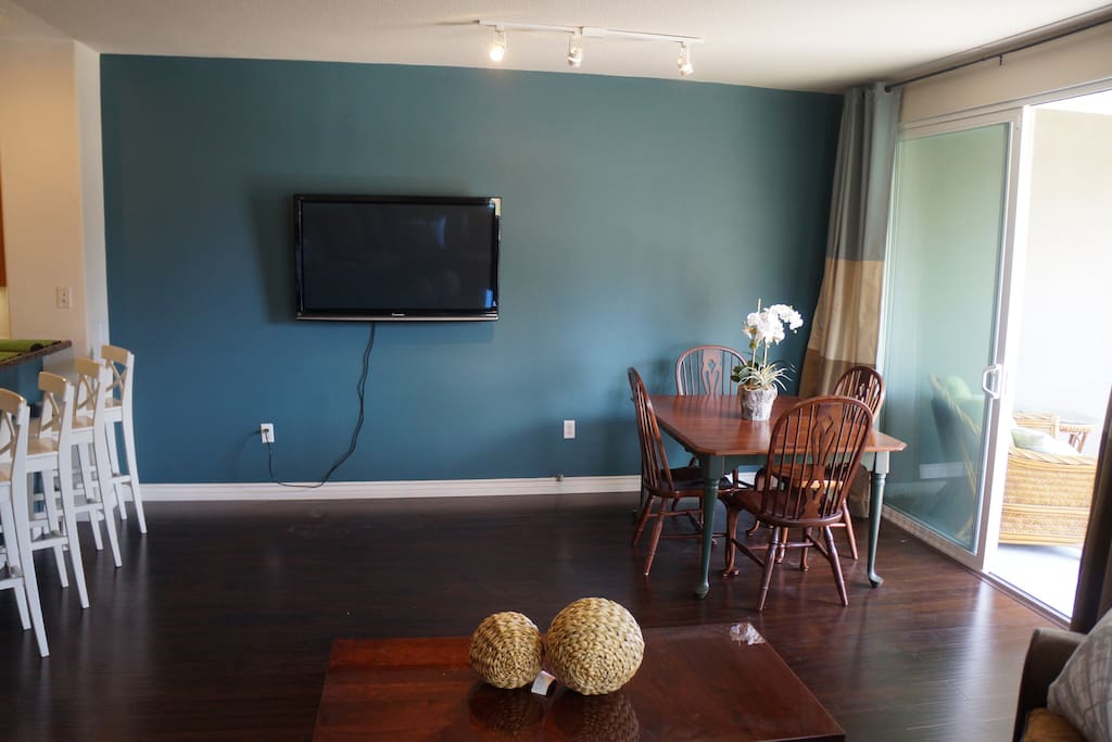 Plasma TV with 200+ cable channels