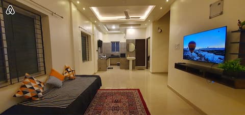 Suburb Cozy 2 BHK Apartment