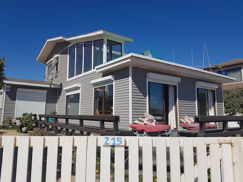 Algarrobo Norte, facing the sea