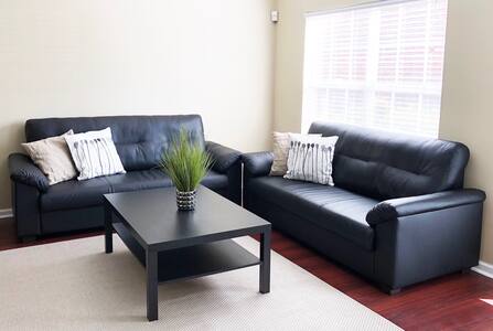 Entire Townhouse Near EVERYTHING Atlanta !!!