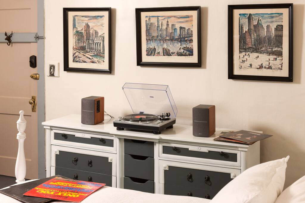 Main room, turntable
