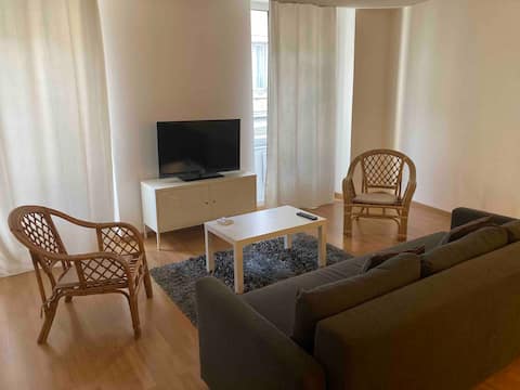 Spacious Apartment l 2 Bedrooms l Downtown