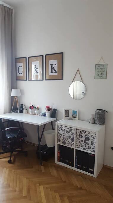 Arbeitsplatz mit schnellem Internet