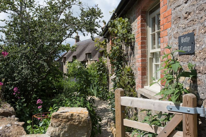 Cute Cosy Bothy Cottage Near Sherborne Yeovil Cottages For