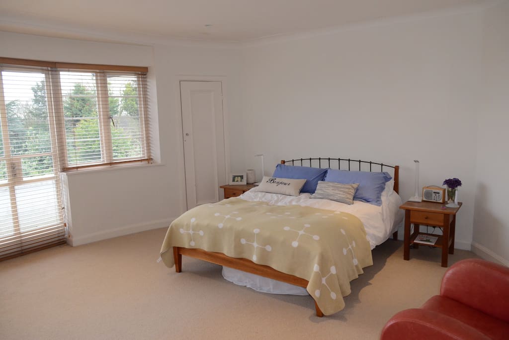 Double bedroom on 1st floor with balcony and great views across South London.