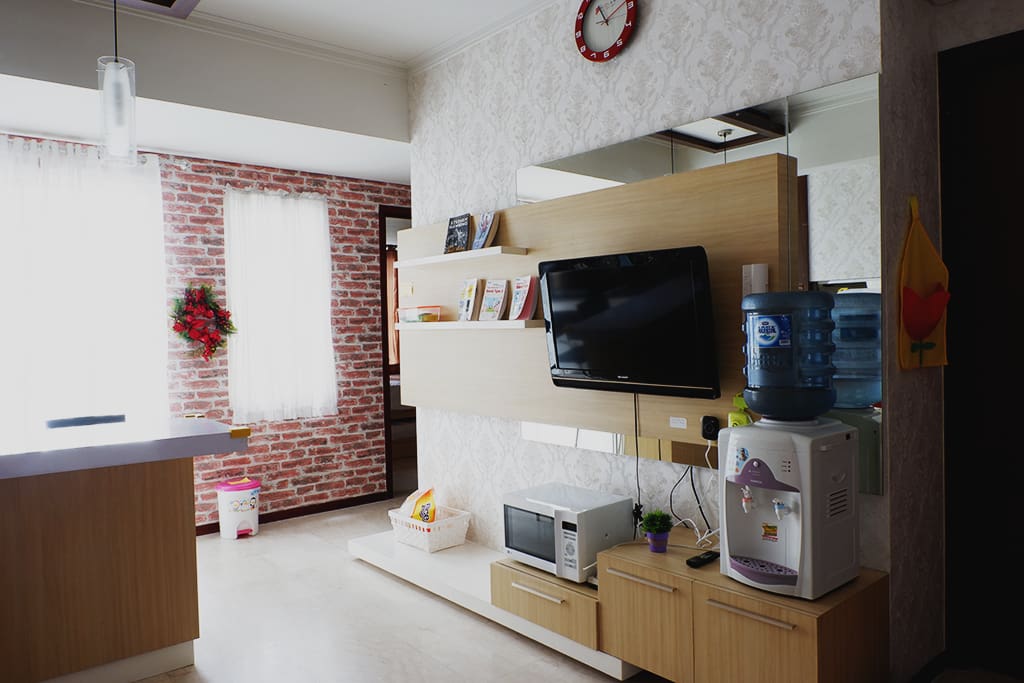TV, microwave, Books, Water