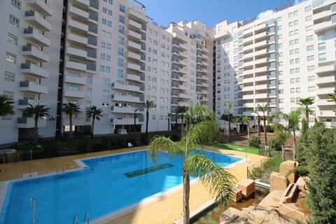 Murcia Piscina Netflix cerca Tranvía y Universidad