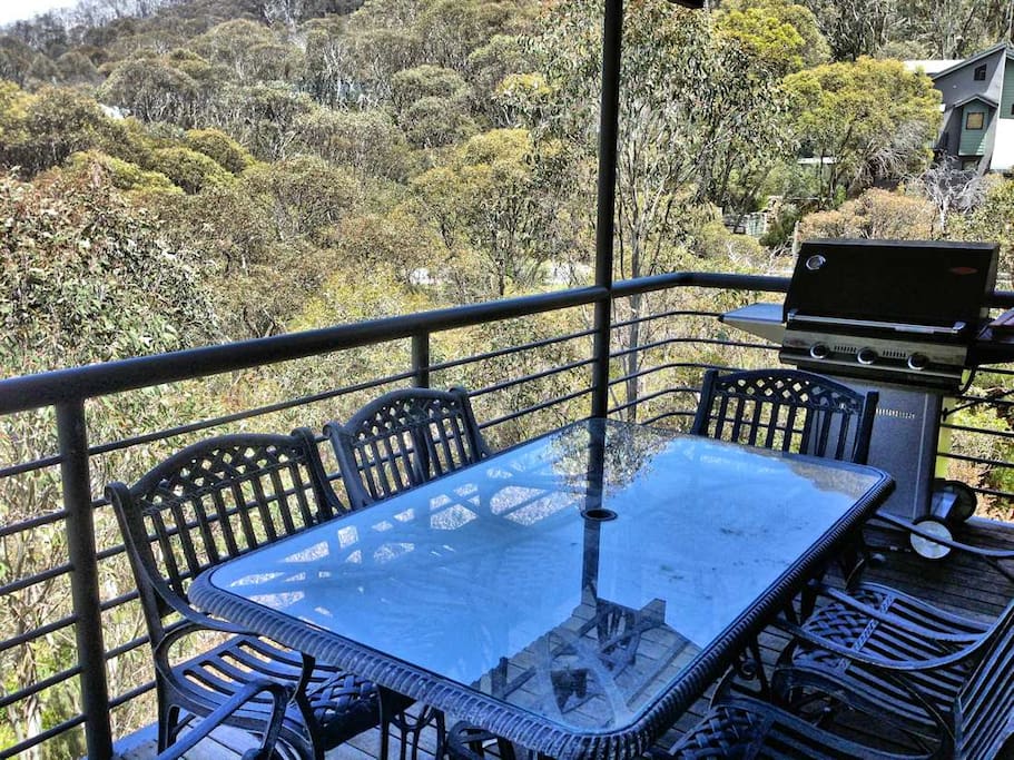 Thredbo Paringa Chalet Outdoor Dining
