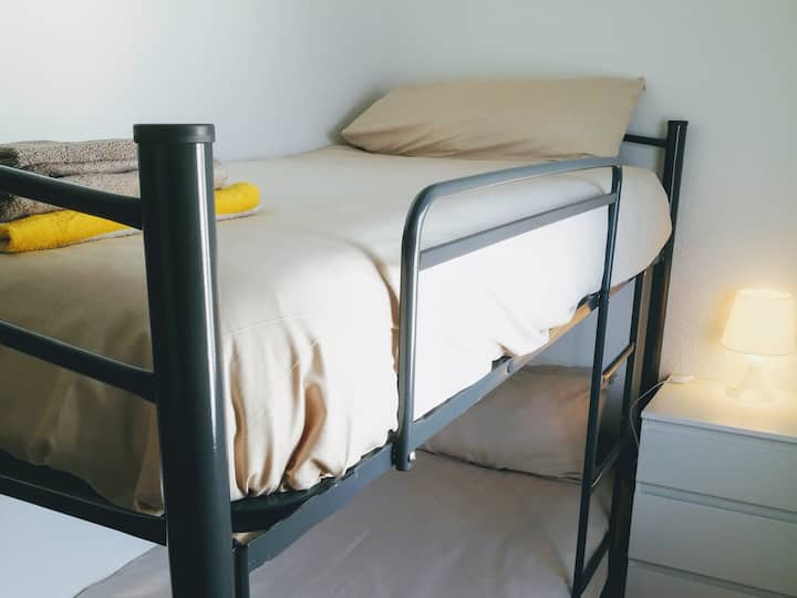 ส่วนที่เหลือ: ห้องนอน 5 (เตียงสองชั้น) วิวสระว่ายน้ำ/มหาสมุทร