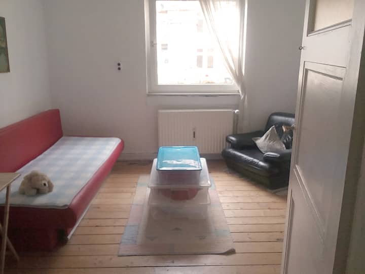 2 helle Zimmer in der Neustadt