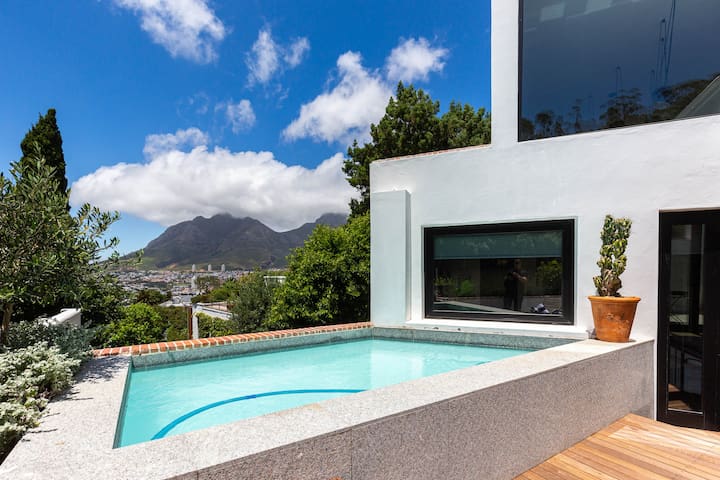 Tamboerskloof Apartment with Pool & Amazing views
