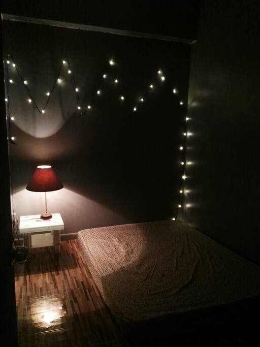 Queen's bed room