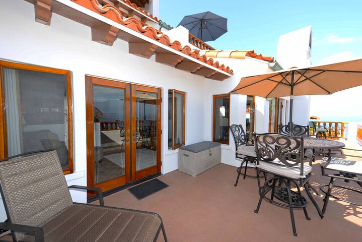 h1782: Spacious 2Bd Villa w/ Views, Cart, 2 FP gallery image 5