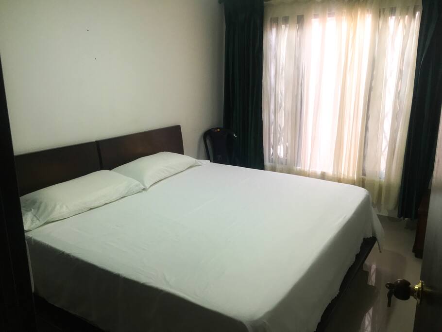 Habitación principal con Cama King y aire acondicionado