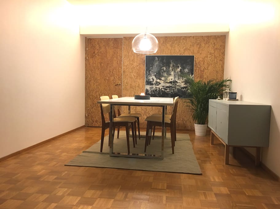 Enjoy your meals in the funky setting of the dining room, equipped with a kork wall from 1960, abstract art and a table that will easily fit 8.