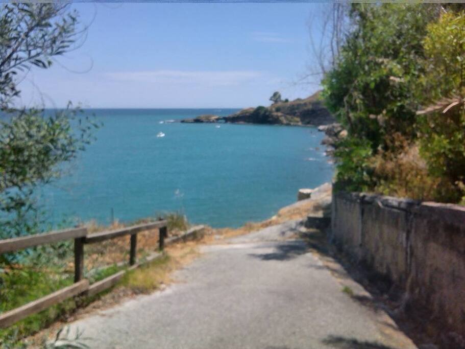 Discesa a mare da casa