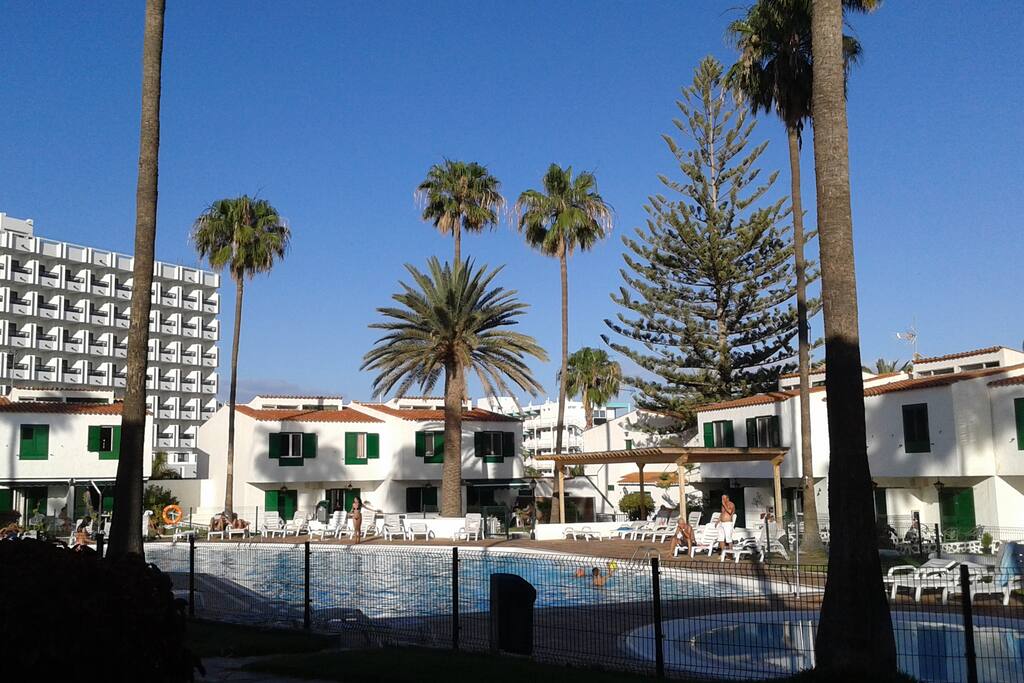 Bungalow con vistas a la piscina