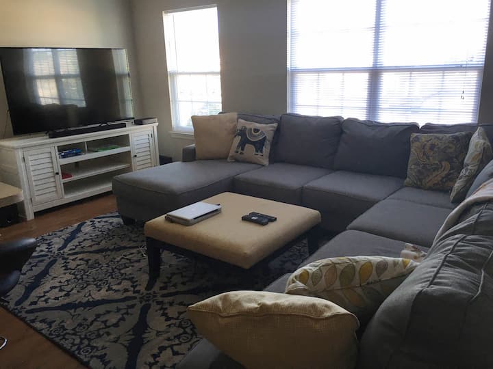 Private Bedroom; Quiet Area; Med Students